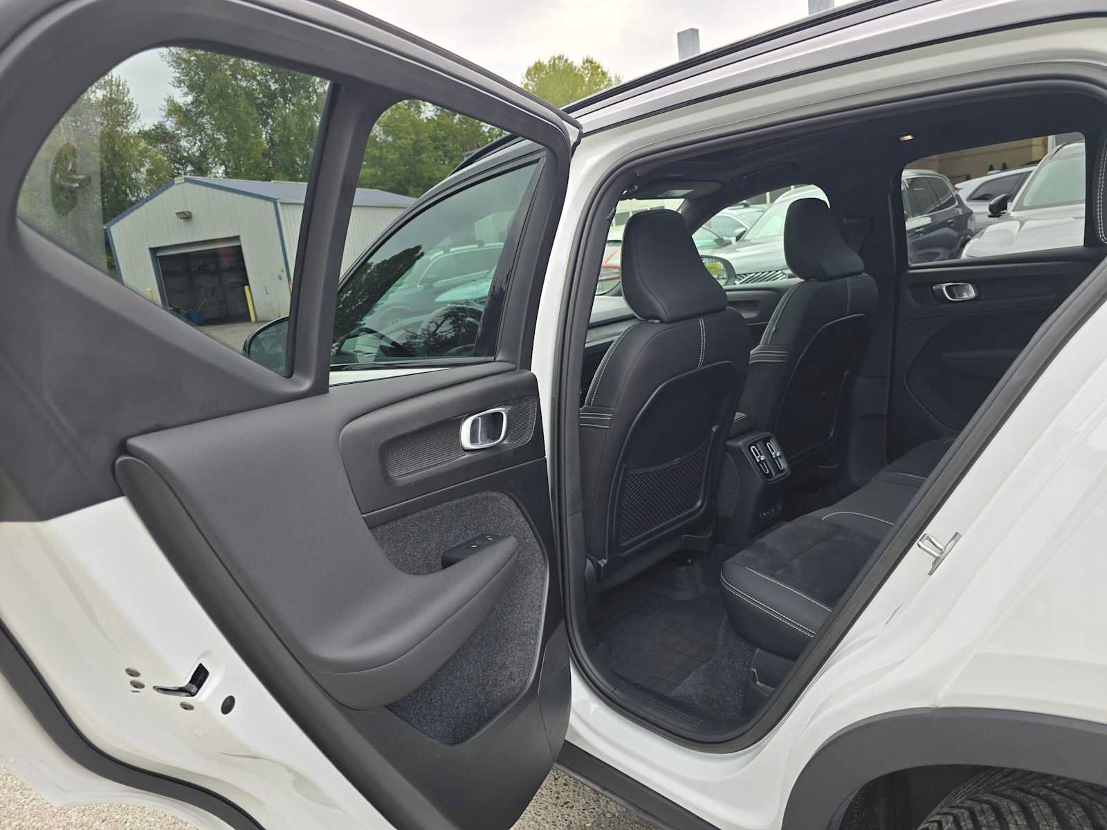 Certified 2023 Volvo XC40 Recharge Ultimate w/ Protection Package Premier AWD/4WD image 17