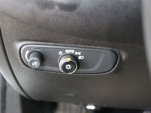 Used 2022 Chevrolet Equinox LS image 12