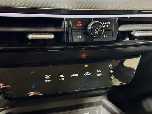 Used 2025 Nissan Kicks SR image 13