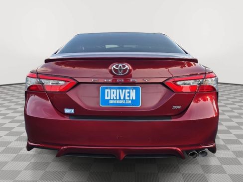 Used 2018 Toyota Camry SE FWD image 5
