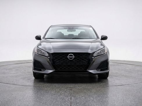 Used 2025 Nissan Altima 2.5 SV image 2