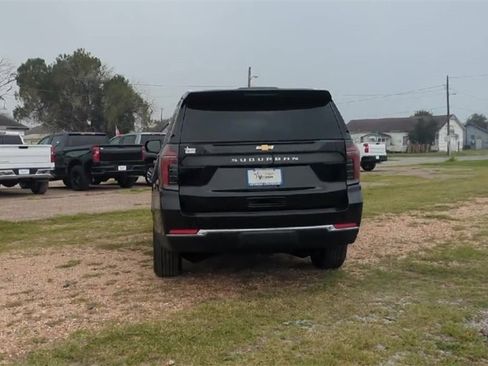 New 2026 Chevrolet Suburban LS image 7