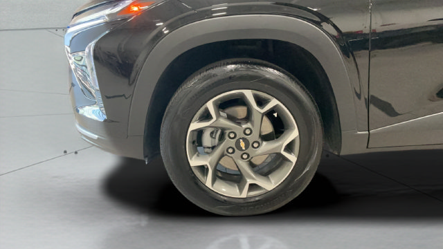 Used 2025 Chevrolet Trax LT w/ LT Convenience Package FWD image 26