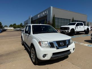 Used 2016 Nissan Frontier SV image 1