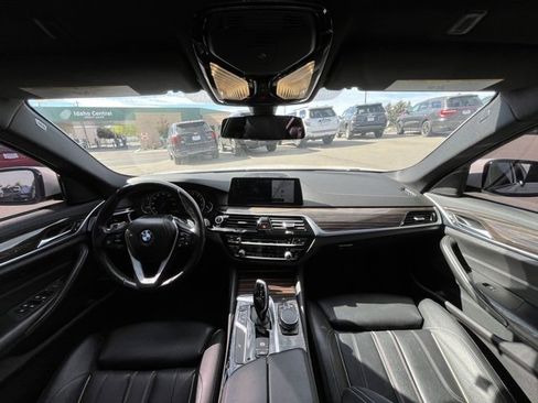 Used 2017 BMW 530i w/ Premium Package image 33