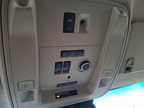 Used 2018 GMC Yukon SLT w/ Enhanced Security Package image 27