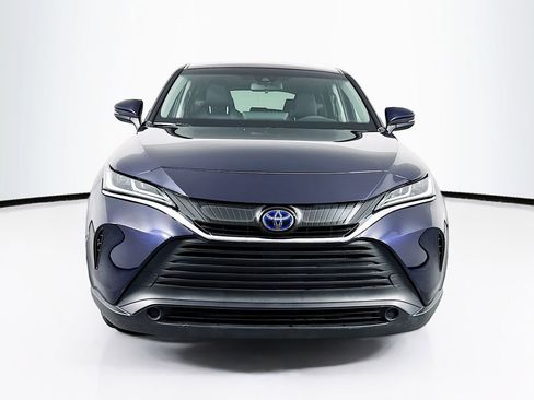 Used 2023 Toyota Venza LE image 2