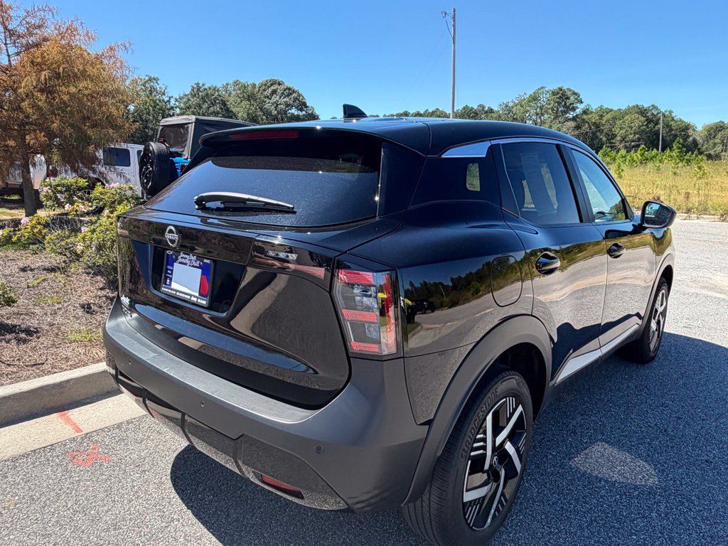 Used 2025 Nissan Kicks SV FWD image 17