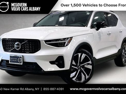 Used 2023 Volvo XC40 B5 Ultimate w/ Protection Package Premier AWD/4WD image 1