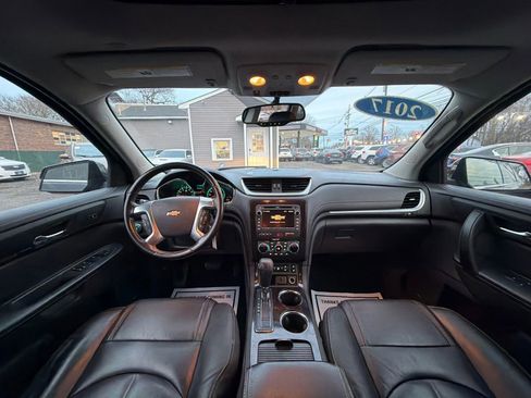 Used 2017 Chevrolet Traverse LT image 27