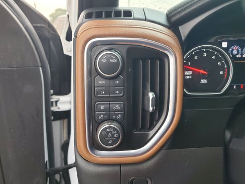 Used 2021 Chevrolet Silverado 1500 High Country w/ Z71 Off-Road Package AWD/4WD image 14