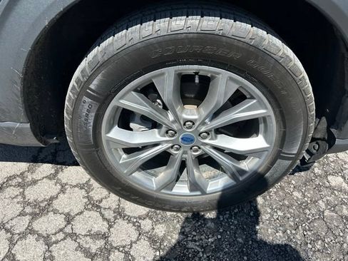Used 2022 Ford Explorer Limited w/ Equipment Group 301A AWD/4WD image 9