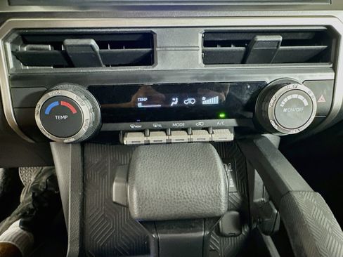 Used 2025 Toyota 4Runner SR5 AWD/4WD image 23