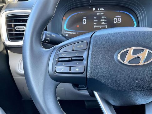 Used 2025 Hyundai Venue SEL FWD image 24