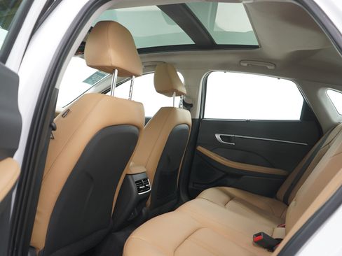 Certified 2025 Hyundai Sonata Limited FWD image 16