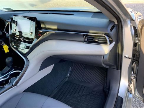 Used 2024 Toyota Camry LE image 18