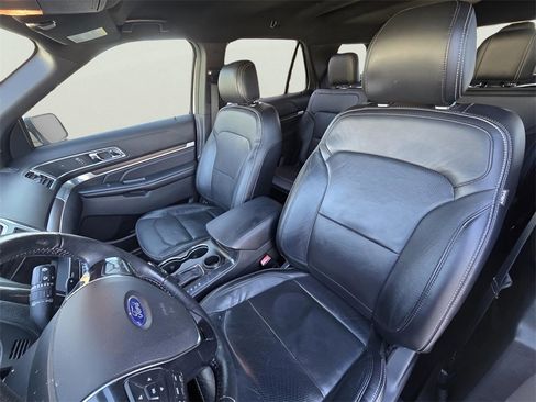 Used 2017 Ford Explorer Limited image 3