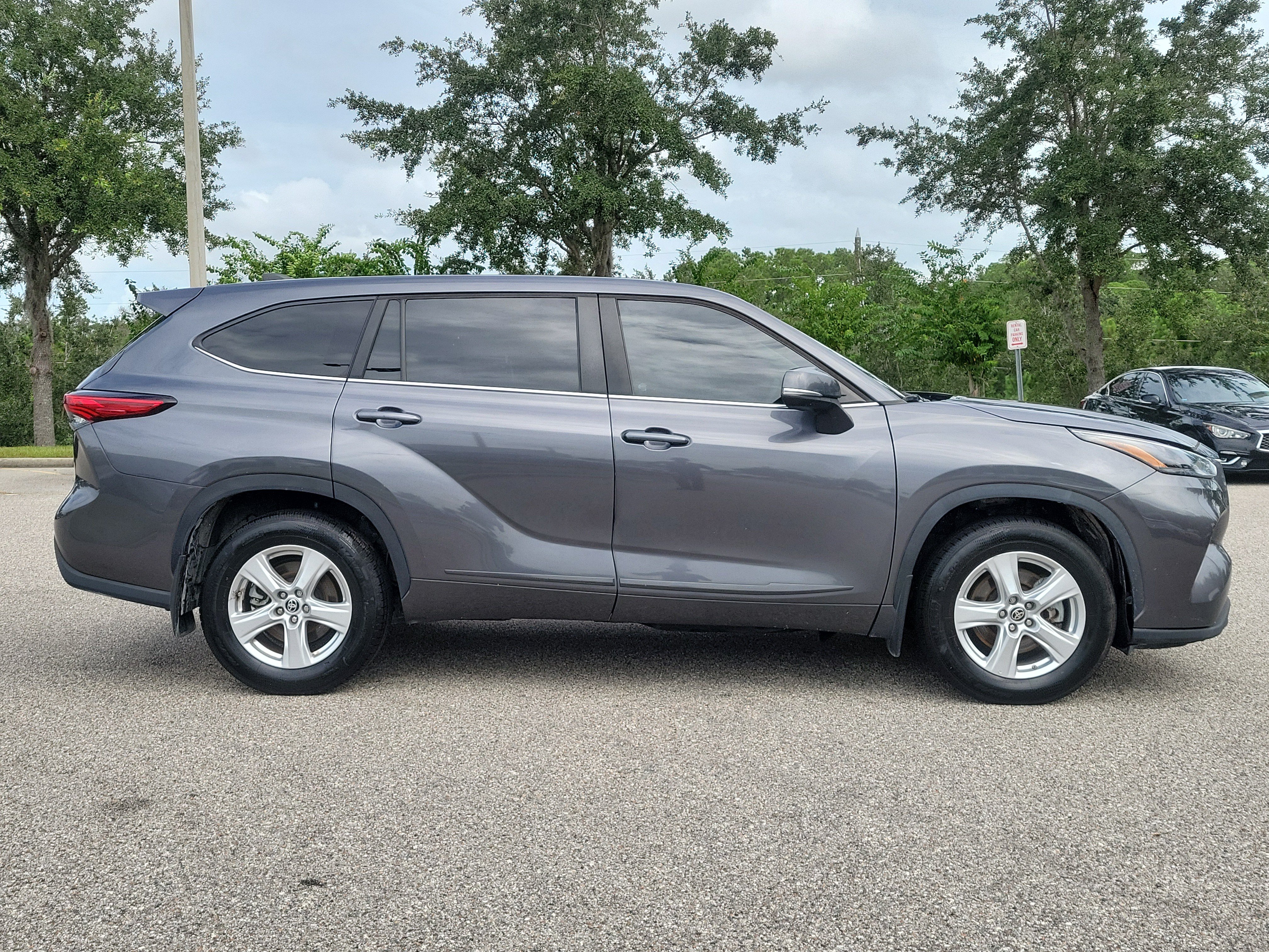 Used 2023 Toyota Highlander L w/ Protection Package #3 (TMS) FWD image 4
