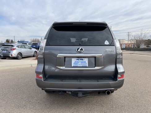 Used 2020 Lexus GX 460 Premium w/ Premium Package image 12