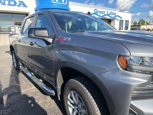 Used 2021 Chevrolet Silverado 1500 RST AWD/4WD image 2