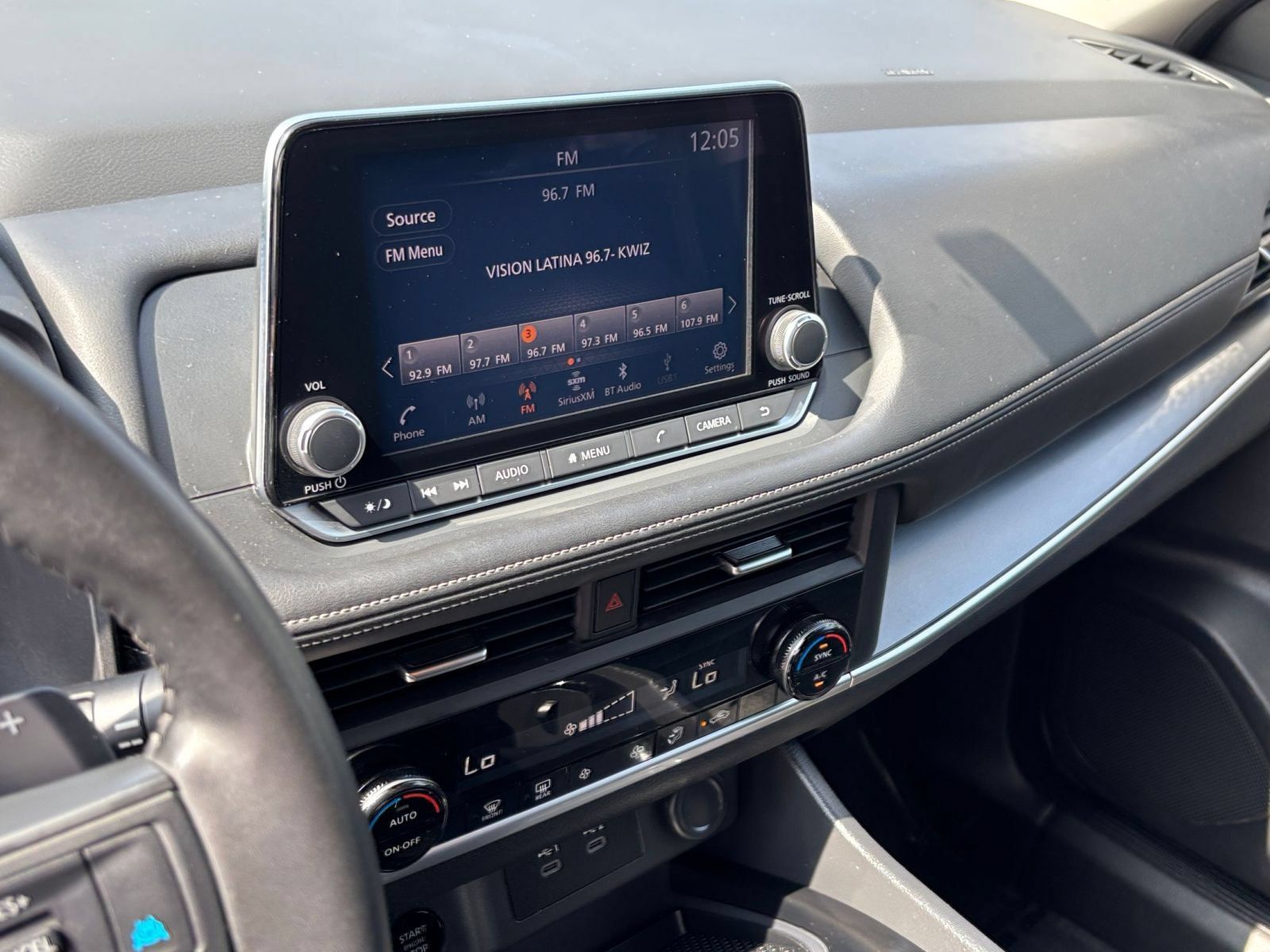 Used 2025 Nissan Rogue SV FWD image 19