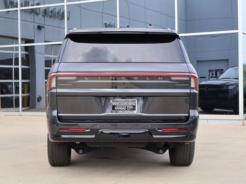 Used 2025 Lincoln Navigator Reserve w/ Jet Appearance Package AWD/4WD image 6