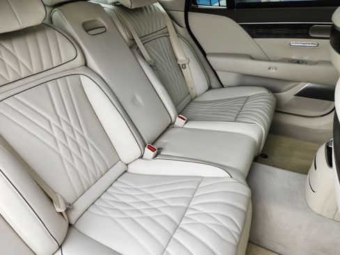 Used 2025 Genesis G90 3.5T image 17