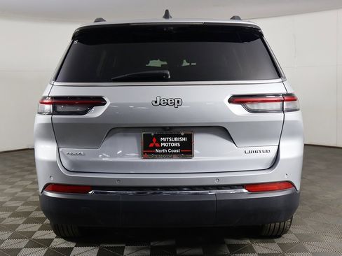 Used 2024 Jeep Grand Cherokee L Limited w/ Luxury Tech Group II image 16