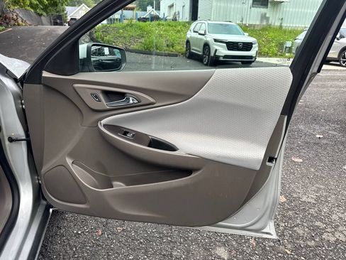 Used 2018 Chevrolet Malibu Hybrid FWD image 34