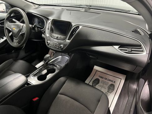 Used 2023 Chevrolet Malibu LT image 3