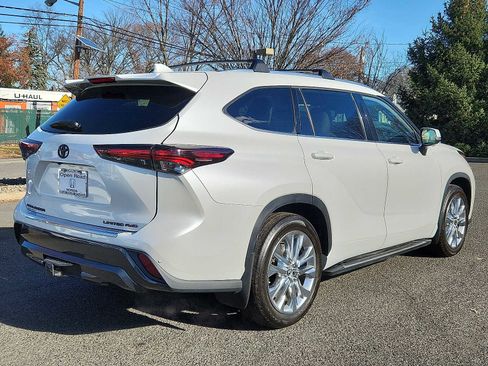 Used 2024 Toyota Highlander Limited image 6