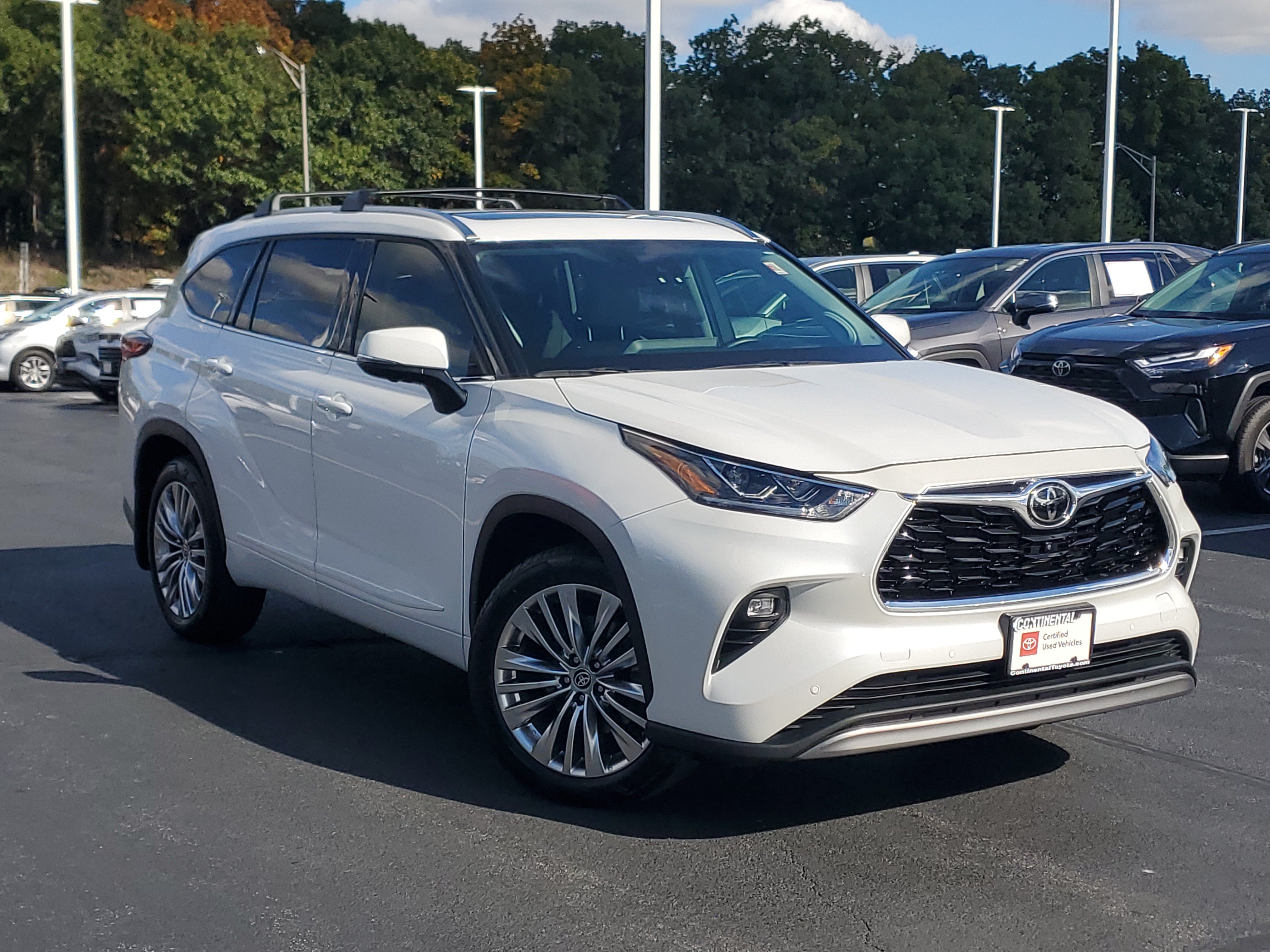 Certified 2026 Toyota Highlander AWD image 2