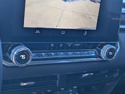 Used 2024 GMC Canyon Elevation w/ Convenience Package image 16