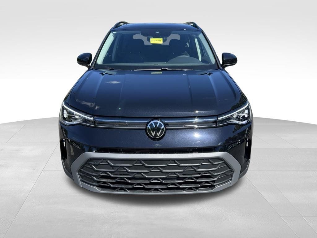 New 2026 Volkswagen Taos SE FWD image 3