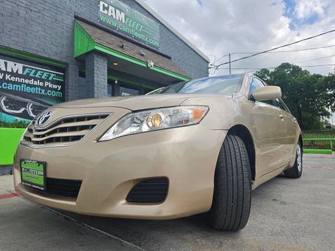 Used 2010 Toyota Camry LE image 51