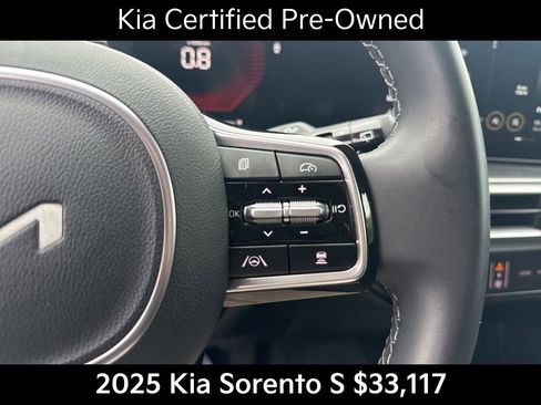 Used 2025 Kia Sorento S FWD image 34