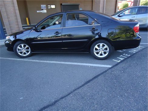 Used 2006 Toyota Camry XLE FWD image 9