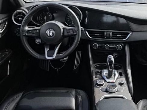 Used 2022 Alfa Romeo Giulia Ti RWD image 3
