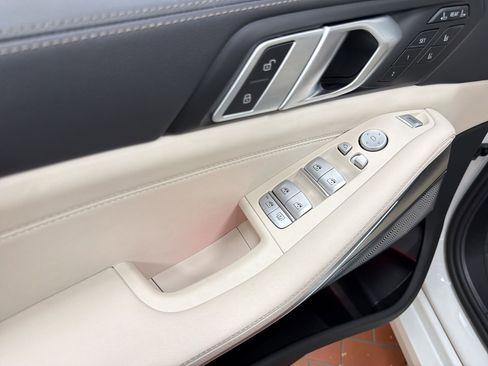 Used 2025 BMW X7 xDrive40i image 22