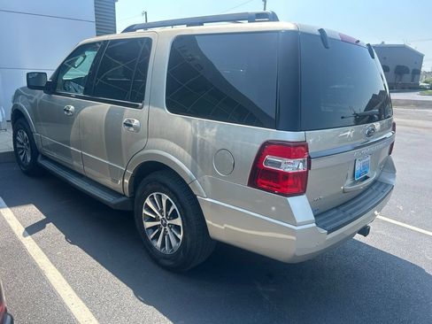 Used 2017 Ford Expedition XLT w/ Equipment Group 201A AWD/4WD image 5