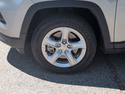 Used 2024 Jeep Compass Latitude w/ Convenience Group AWD/4WD image 10