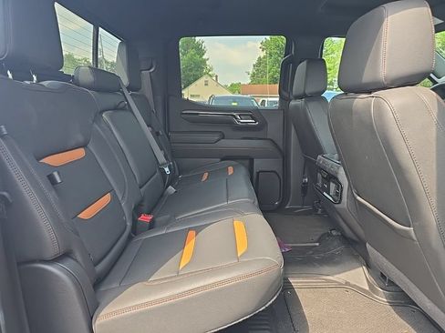 Used 2024 GMC Sierra 1500 AT4 w/ Technology Package AWD/4WD image 10