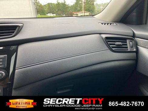 Used 2020 Nissan Rogue SV w/ Premium Package AWD/4WD image 15
