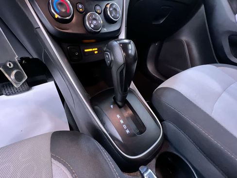 Used 2020 Chevrolet Trax LS FWD image 28