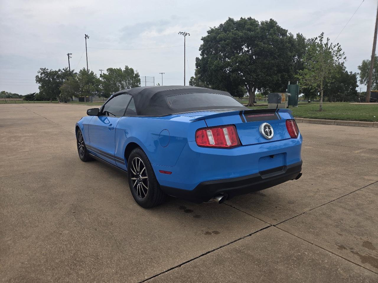Used 2012 Ford Mustang Convertible RWD image 6