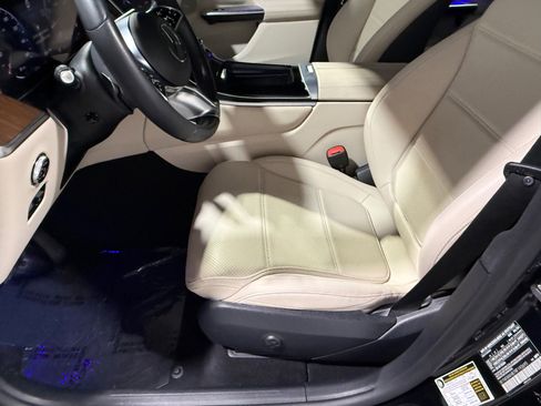 Used 2024 Mercedes-Benz GLC 300 4MATIC image 16