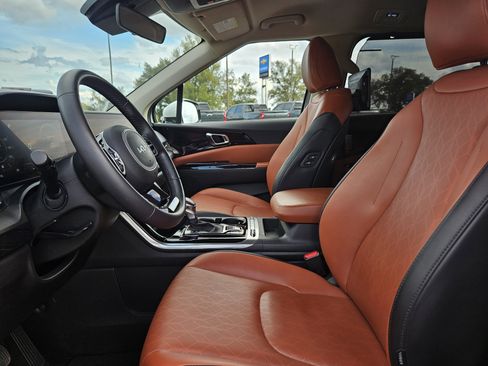 Used 2023 Kia Carnival SX image 10