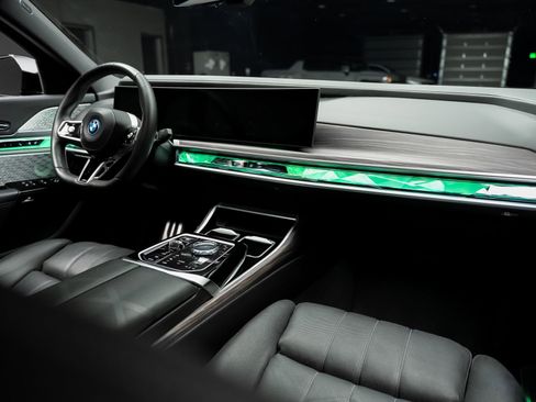 Used 2023 BMW i7 xDrive60 w/ Executive Package 2 AWD/4WD image 59
