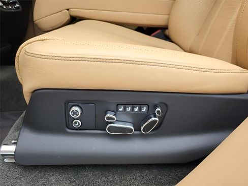 Used 2023 Bentley Bentayga Extended Wheelbase AWD/4WD image 29