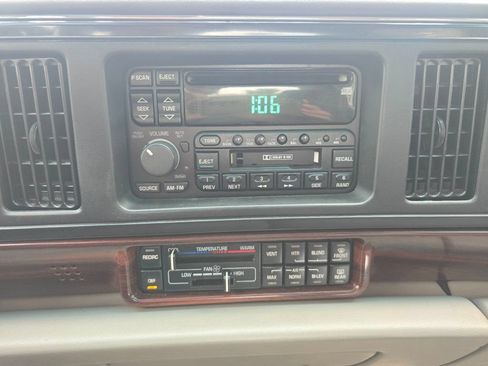 Used 1997 Buick Le Sabre Custom w/ Headliner Lighting Pkg FWD image 22